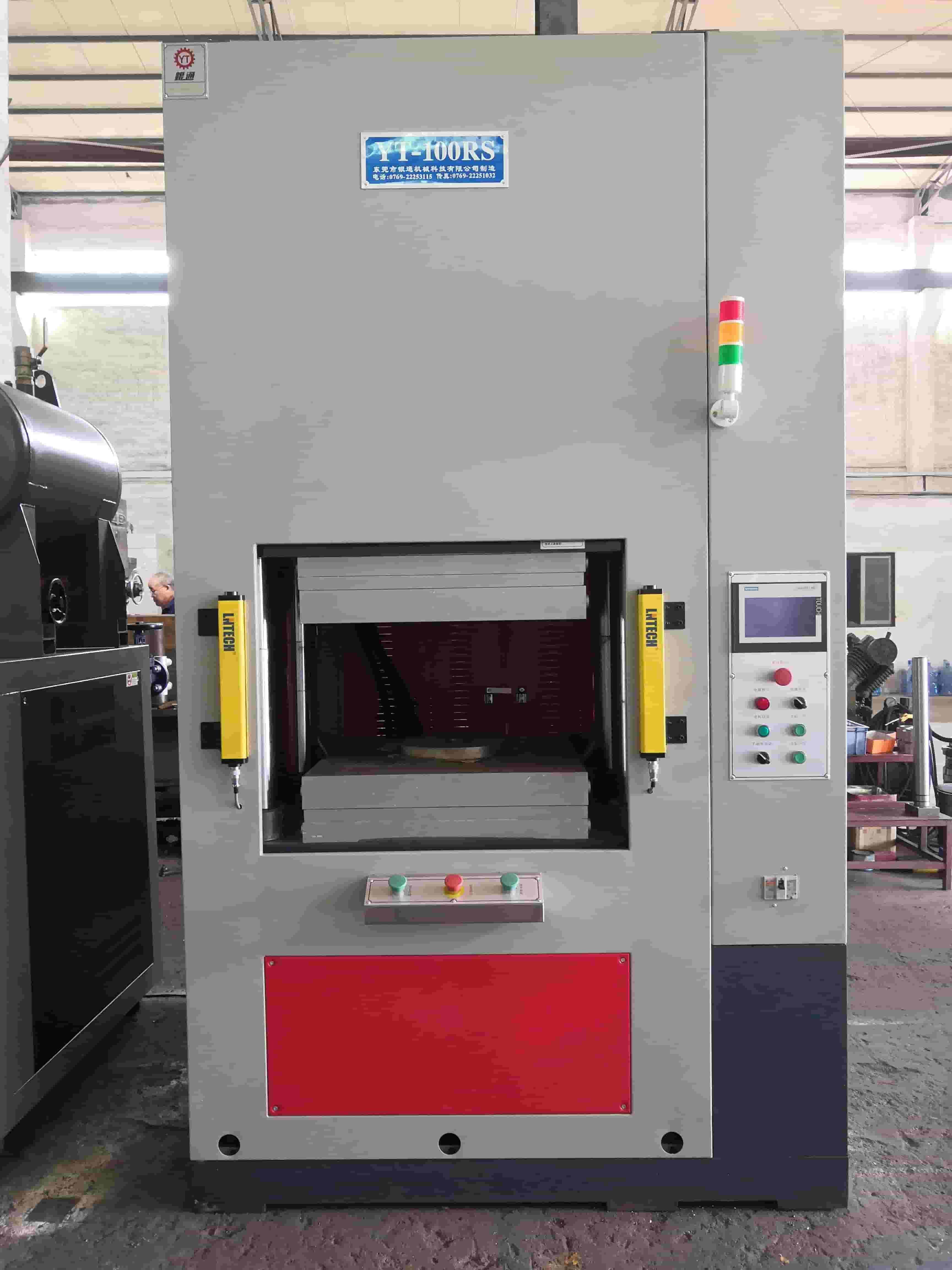 <a href='http://www.imagedereve.com/ytrs/1574.html' target='_blank'><u>玻纖熱壓成型機(jī)</u></a>性能對(duì)比